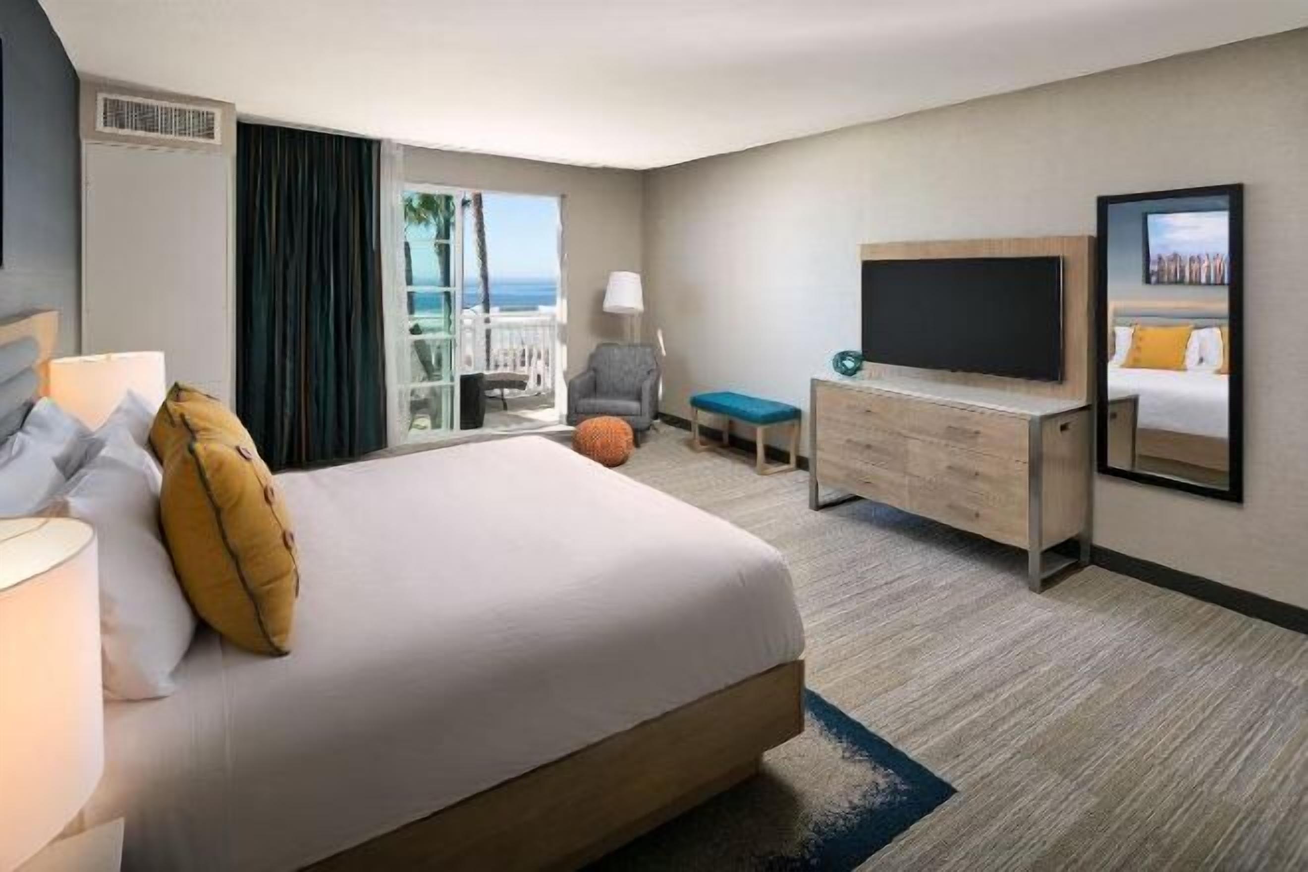 Coffre-fort, bureau, fer et planche à repasser, accès au Wi-Fi (inclus)