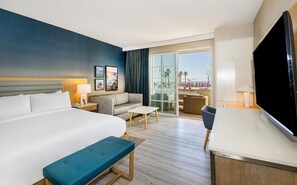 In-room safe, desk, iron/ironing board, free WiFi - Inn at the Pier Pismo Beach, Curio Collection by Hilton (Pismo Beach)