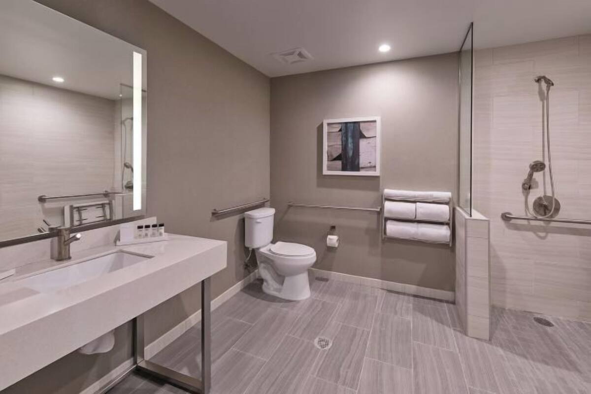 Salle de bain | Douche, articles de toilette gratuits, sèche-cheveux