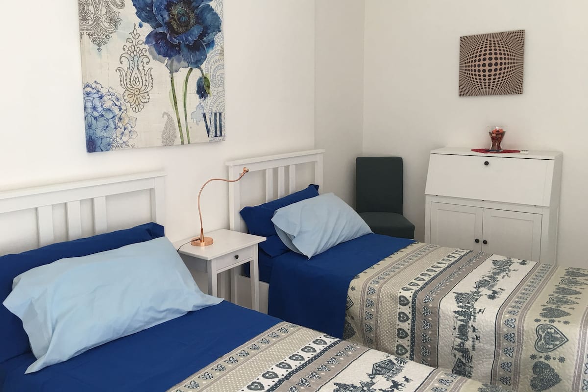 Standard Twin Room | Premium bedding, in-room safe, desk, rollaway beds