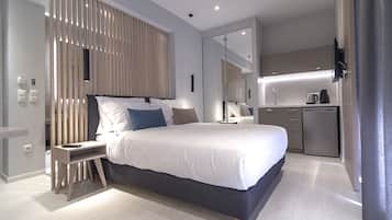 Habitación estándar doble, balcón | Caja fuerte, escritorio, sistema de insonorización