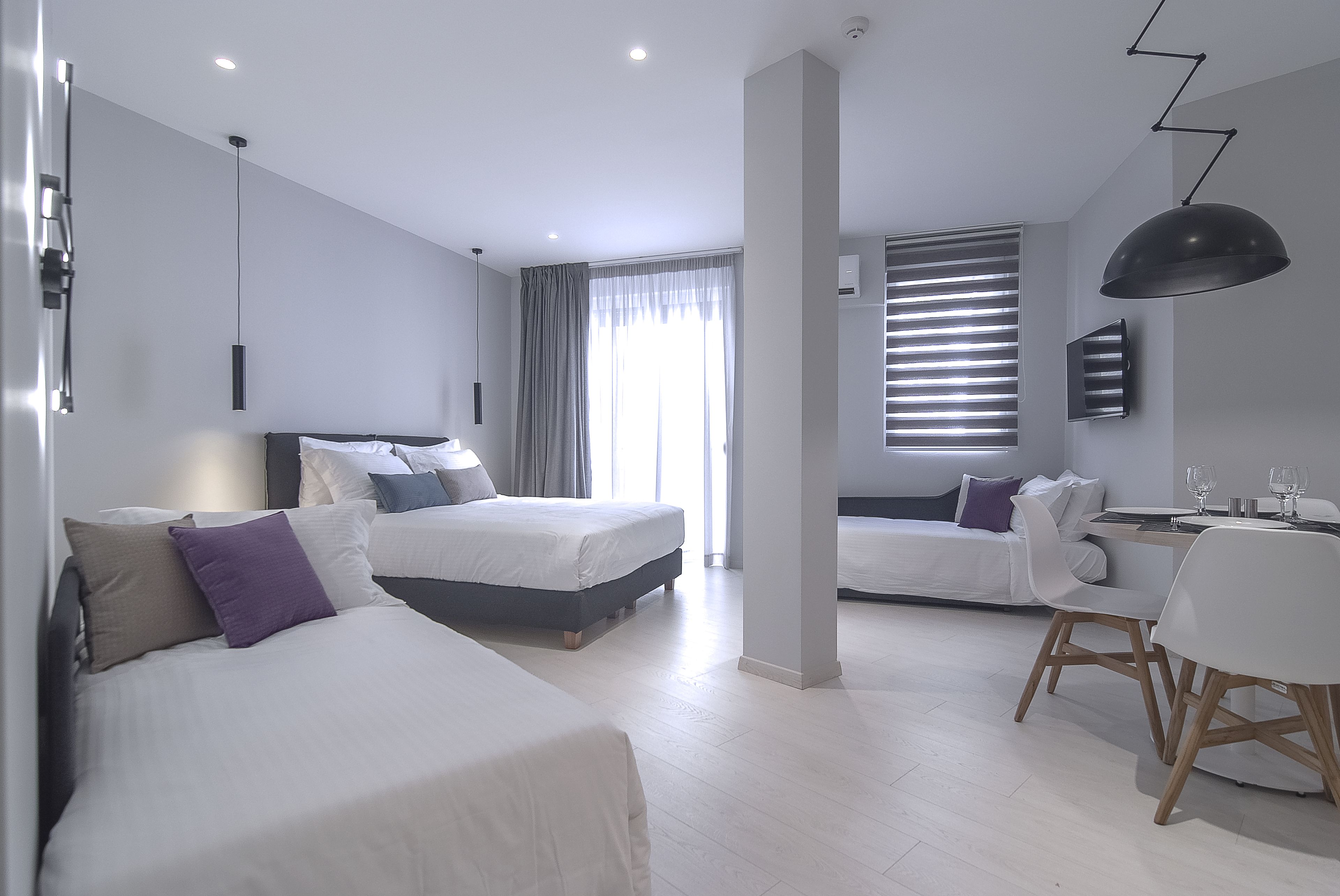 Apartamento família | Cofres nos quartos, escrivaninha, quartos à prova de som