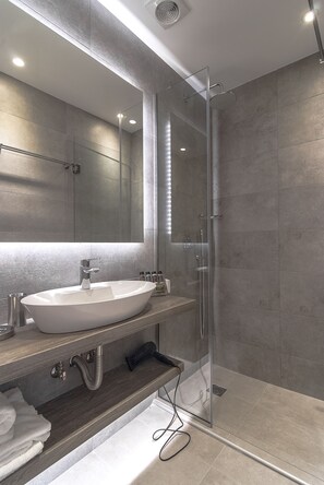 Standard Double Room | Bathroom sink - Acropolis Stay (Athens)