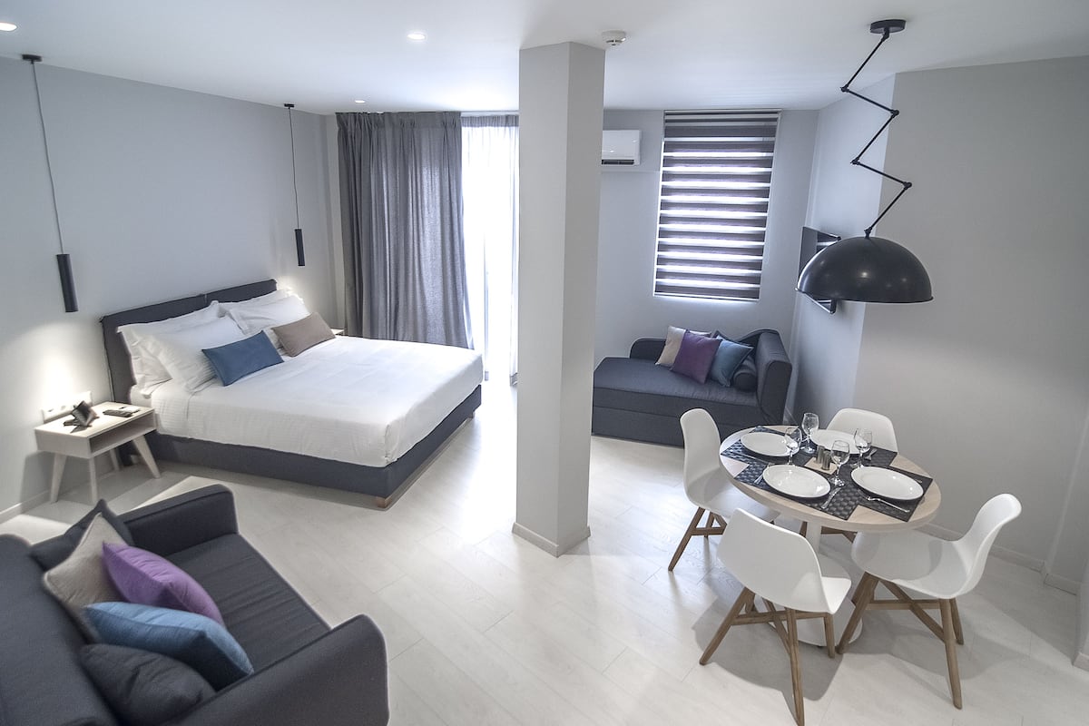 Apartemen Keluarga | Brankas, meja kerja, kedap suara, dan setrika/meja setrika
