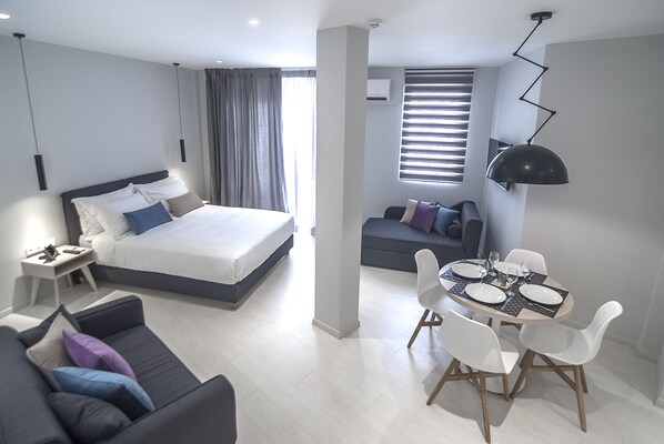 شقة عائلية | خزنة داخل الغرفة ومكتب وتجهيزات عازلة للصوت ومكواة/لوح كي