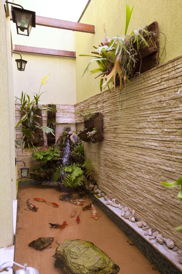 Shower, hair dryer, towels - Oly Plaza Hotel (Piracicaba)