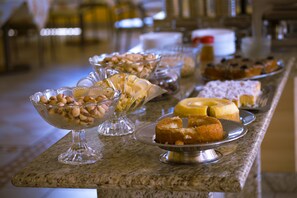 Petit déjeuner buffet (20 BRL par personne)
