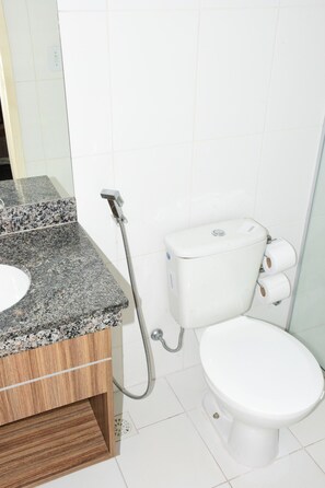 Apartment (272) | Bathroom | Shower, free toiletries, hair dryer - Reserva Caldas Lacqua 2 (Caldas Novas)