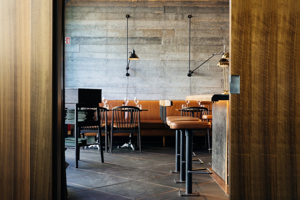 Ion City Hotel by null