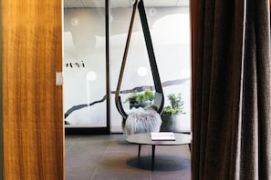 Lobby lounge