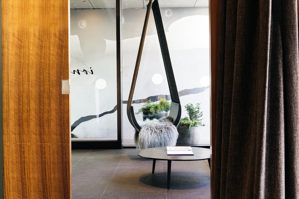 Ion City Hotel by null