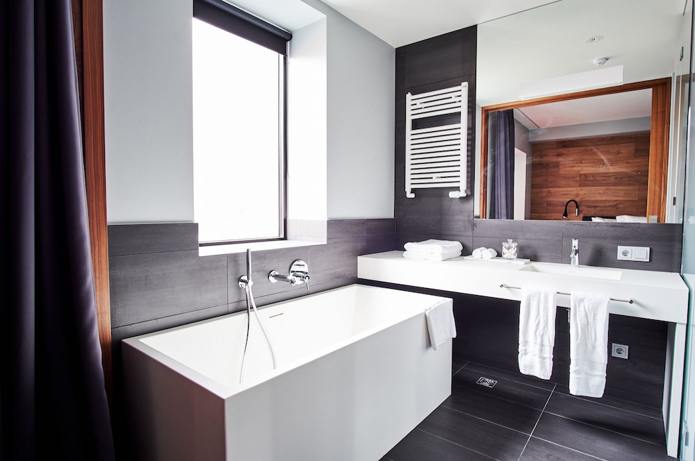 Ion City Hotel by null