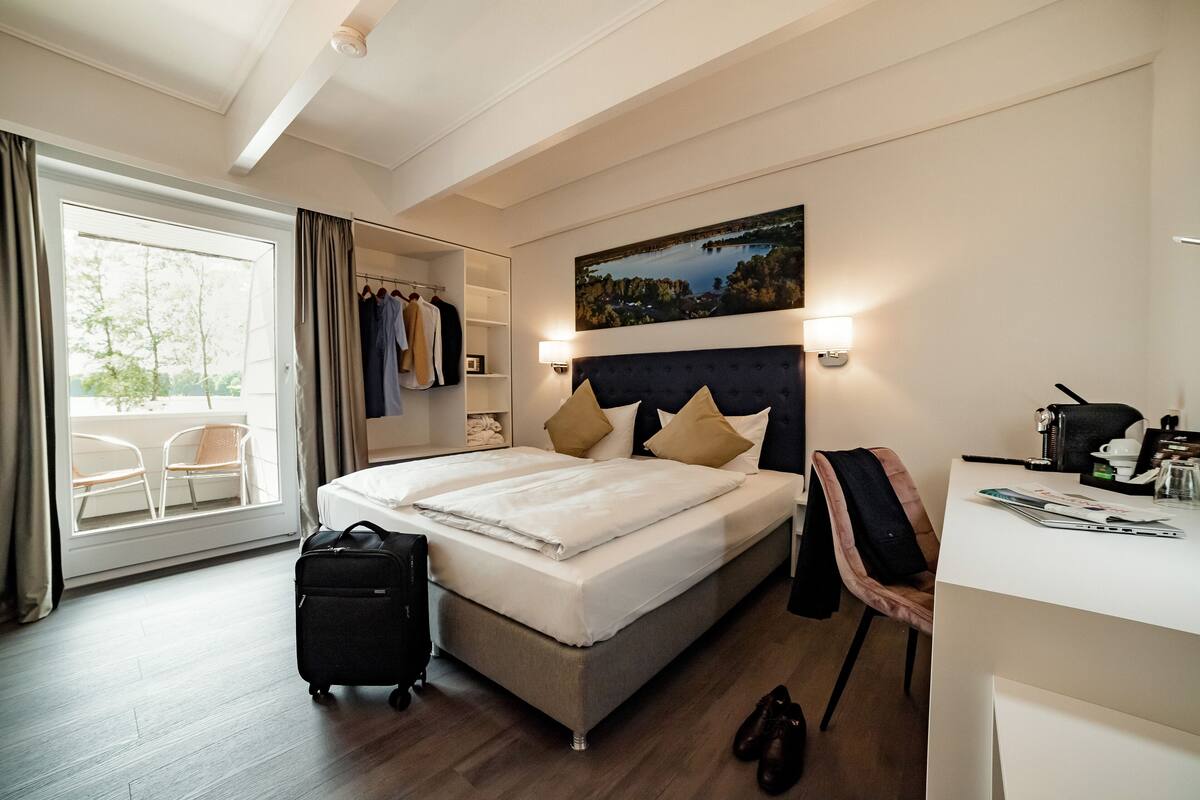 1 bedroom, hypo-allergenic bedding, in-room safe, individually decorated