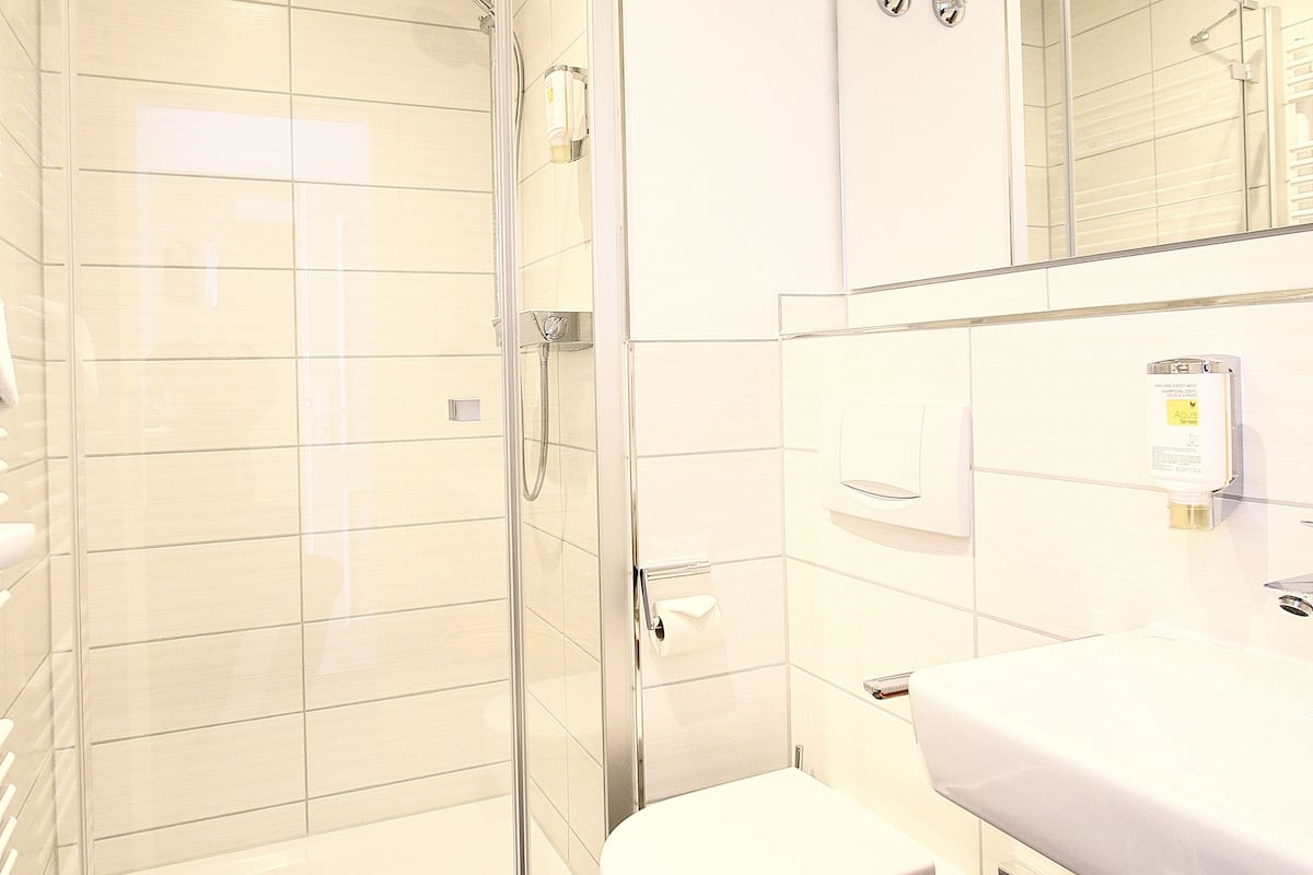 family room, garden view | bathroom | shower, free toiletries, hair dryer, towels