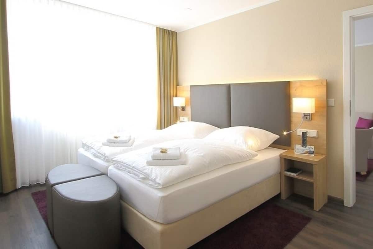 family room, garden view | desk, free cots/infant beds, free wifi