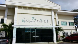 A building with a sign reading "Acqua di Roma III". - Reserva Caldas Lacqua 3 (Caldas Novas)