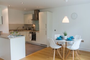 Apartment, 2 Bedrooms | In-room dining