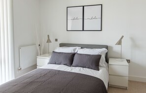 Apartamento, 2 quartos | 2 quartos, roupas de cama premium, individualmente decorados