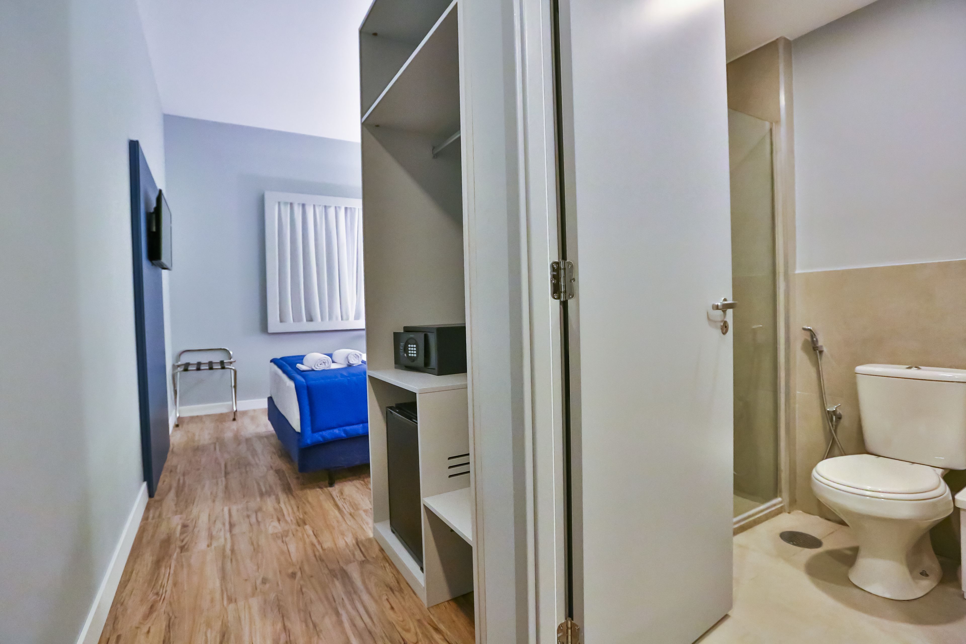 standard room, 2 single beds | bathroom | shower, free toiletries, hair dryer, towels