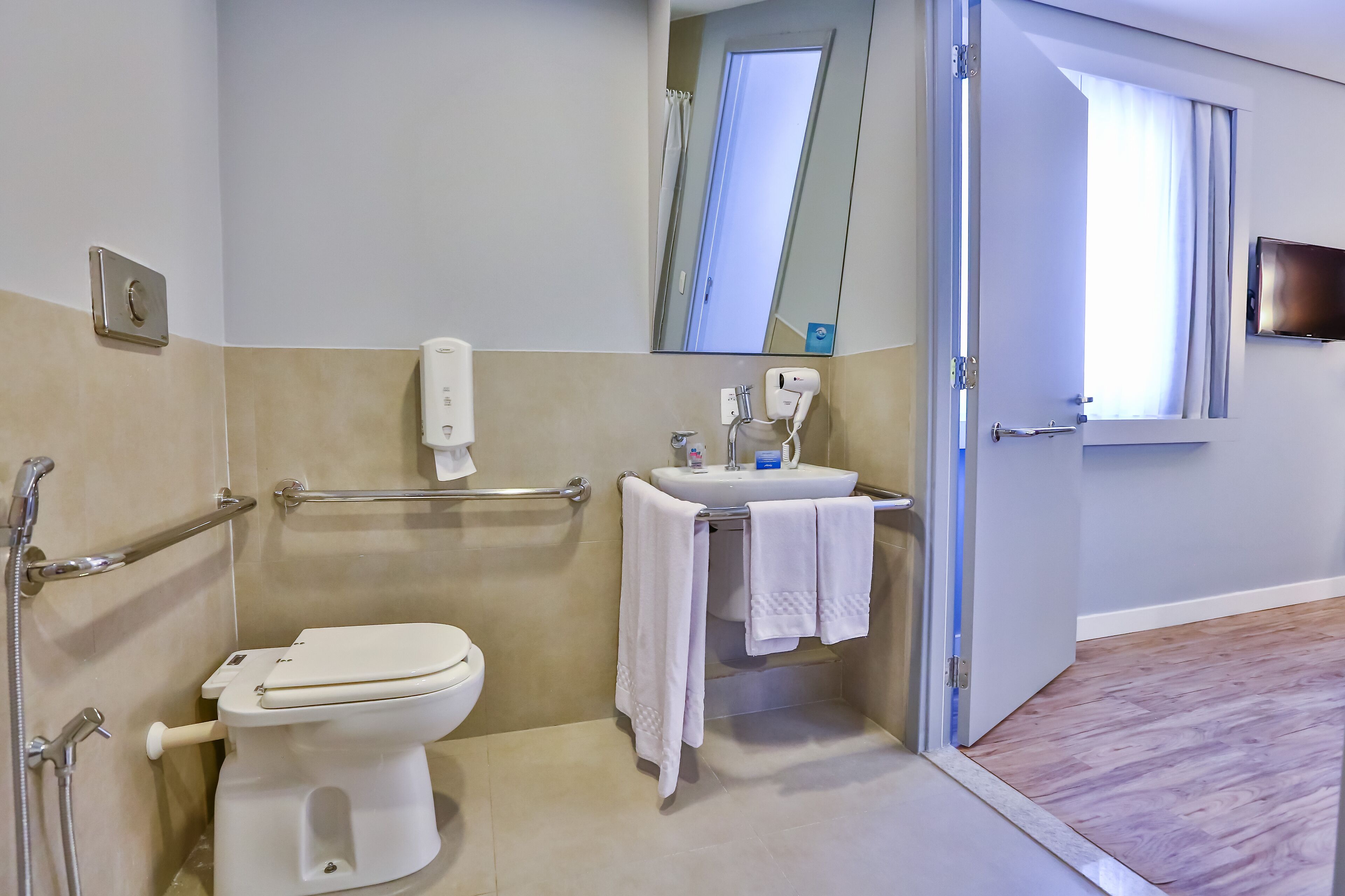 family room, 2 bedrooms | bathroom | shower, free toiletries, hair dryer, towels
