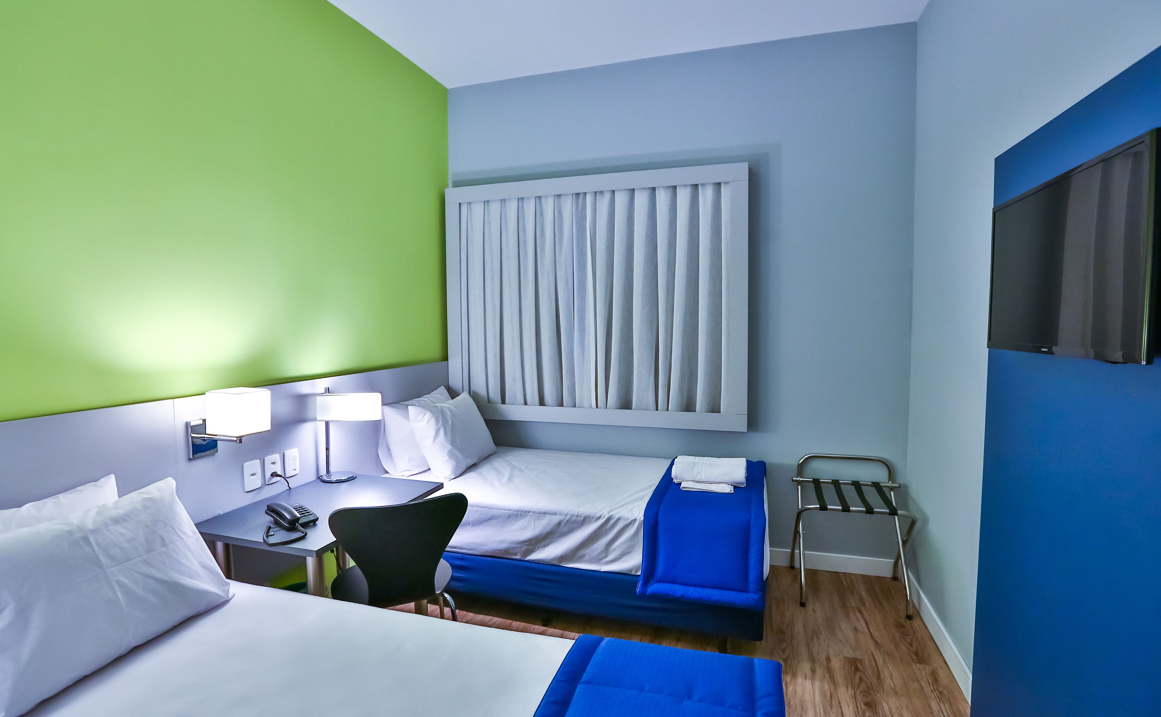 standard room, 2 single beds | minibar, in-room safe, soundproofing, iron/ironing board