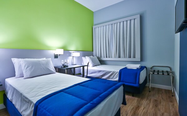Habitación estándar, 2 camas individuales | 2 habitaciones, minibar y caja de seguridad en la habitación 