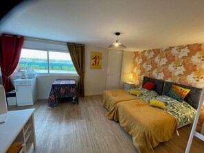 Comfort Studio, Kitchenette - VILLA PORT WINSTON CHAMBRES BB ET STUDIOS   (Saint-Come-de-Fresne)