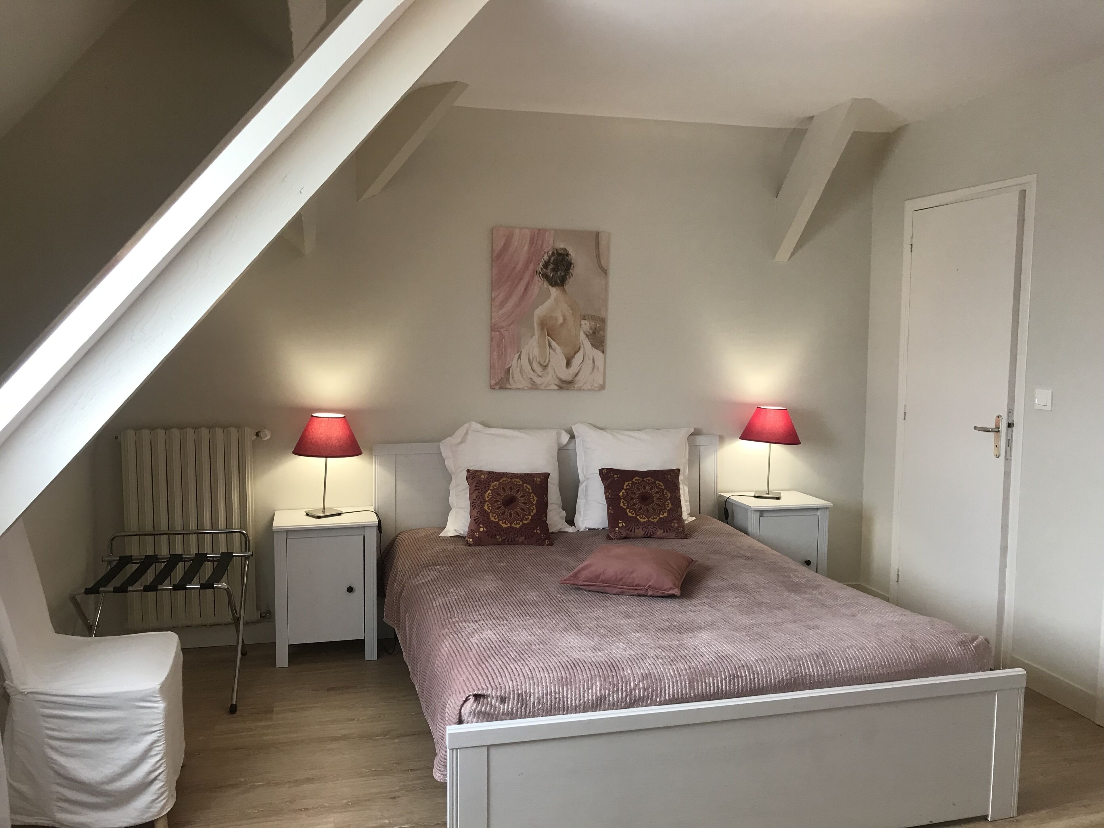 Comfort-Dreibettzimmer, Mehrere Betten, eingeschränkter Meerblick | Hochwertige Bettwaren, individuell dekoriert, individuell eingerichtet