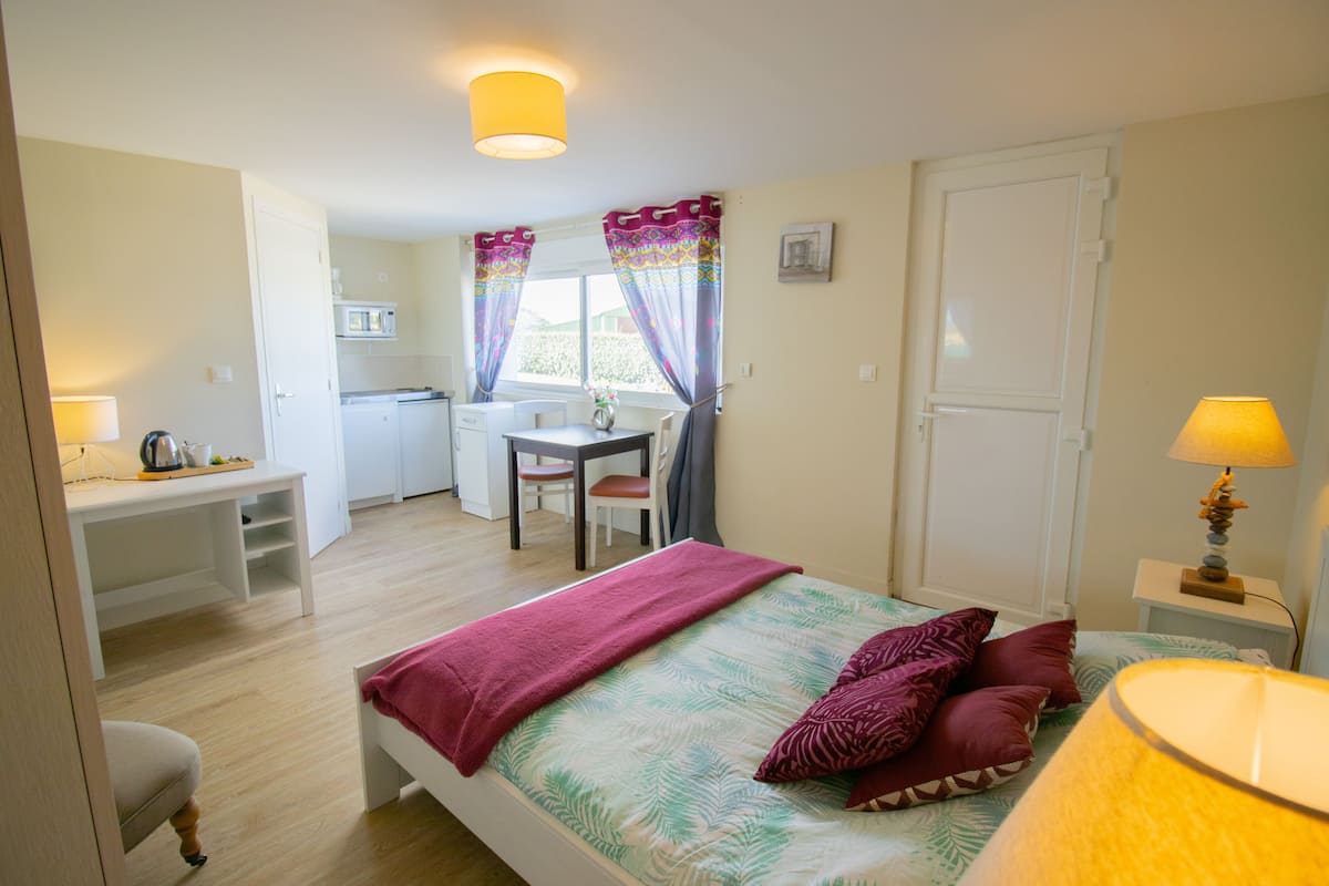 Comfort Studio, 1 Queen Bed, Kitchenette, Partial Sea View | 1 bedroom, premium bedding, individually decorated