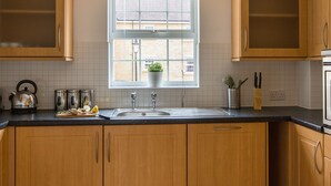 Apartment, 2 Bedrooms | Private kitchen