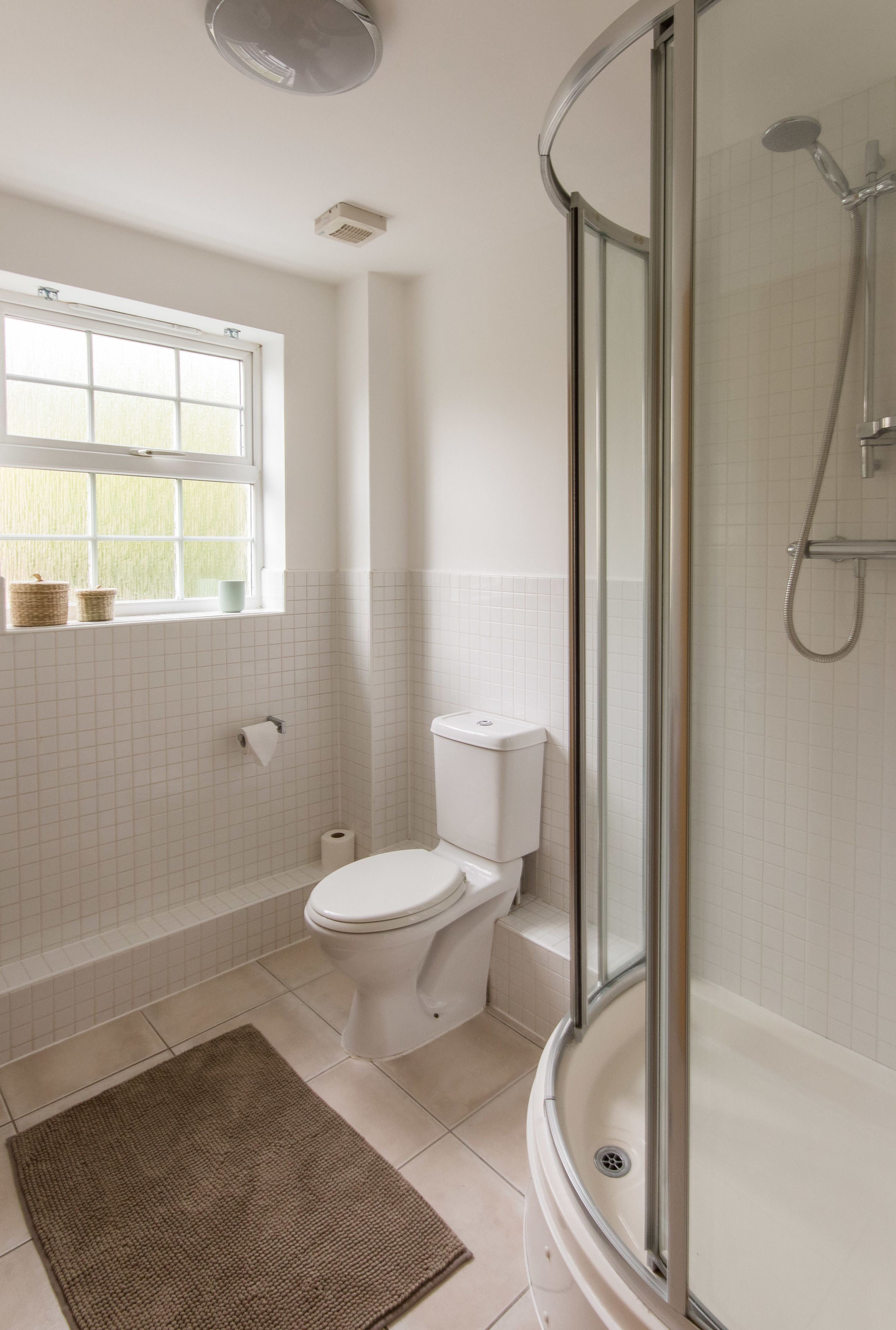 Apartment, 2 Bedrooms | Bathroom | Combined shower/bathtub, hair dryer