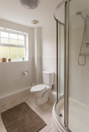 Bathroom - Chic Apartments - Telford Court (Newbury)