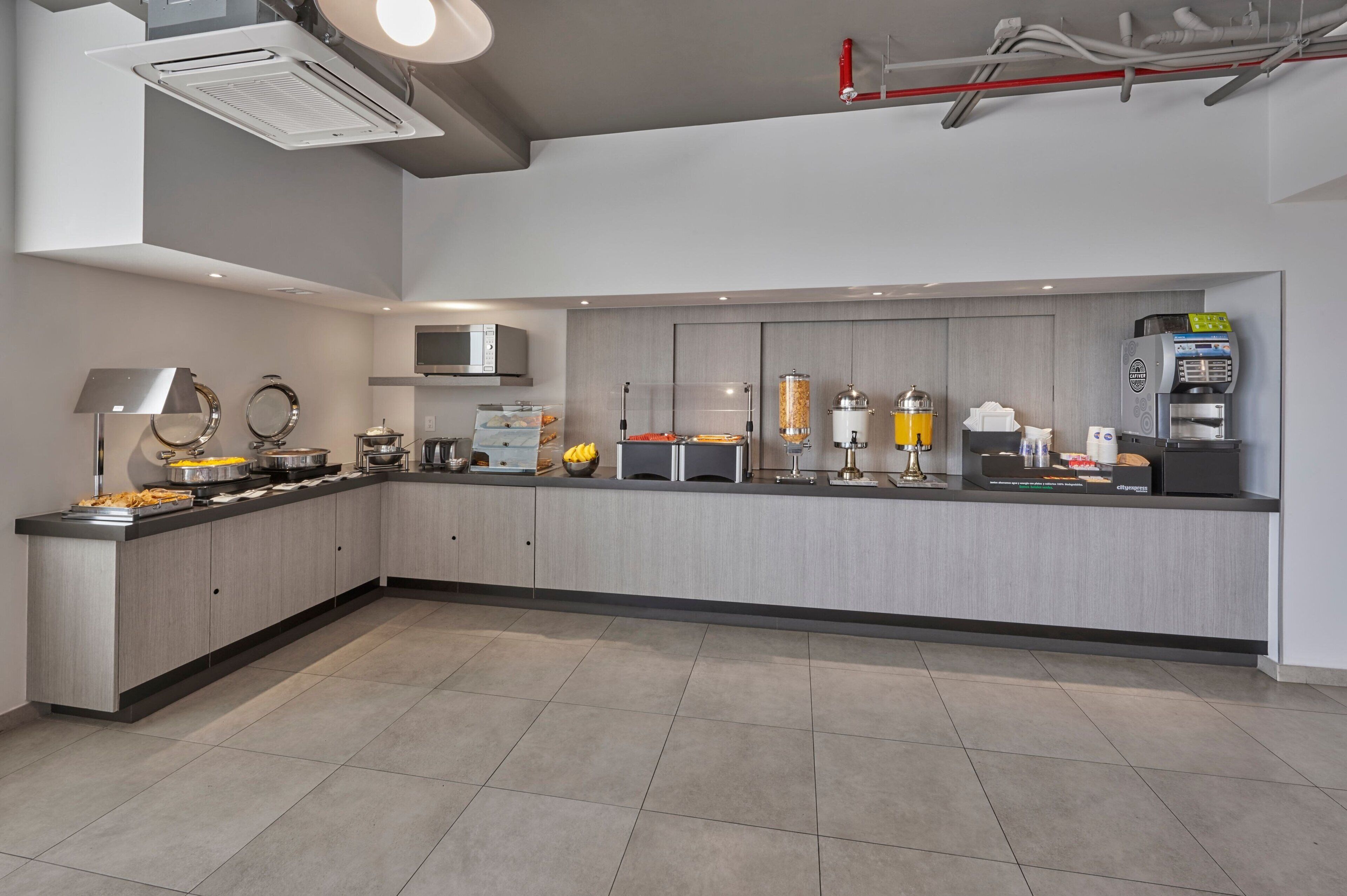 free daily continental breakfast