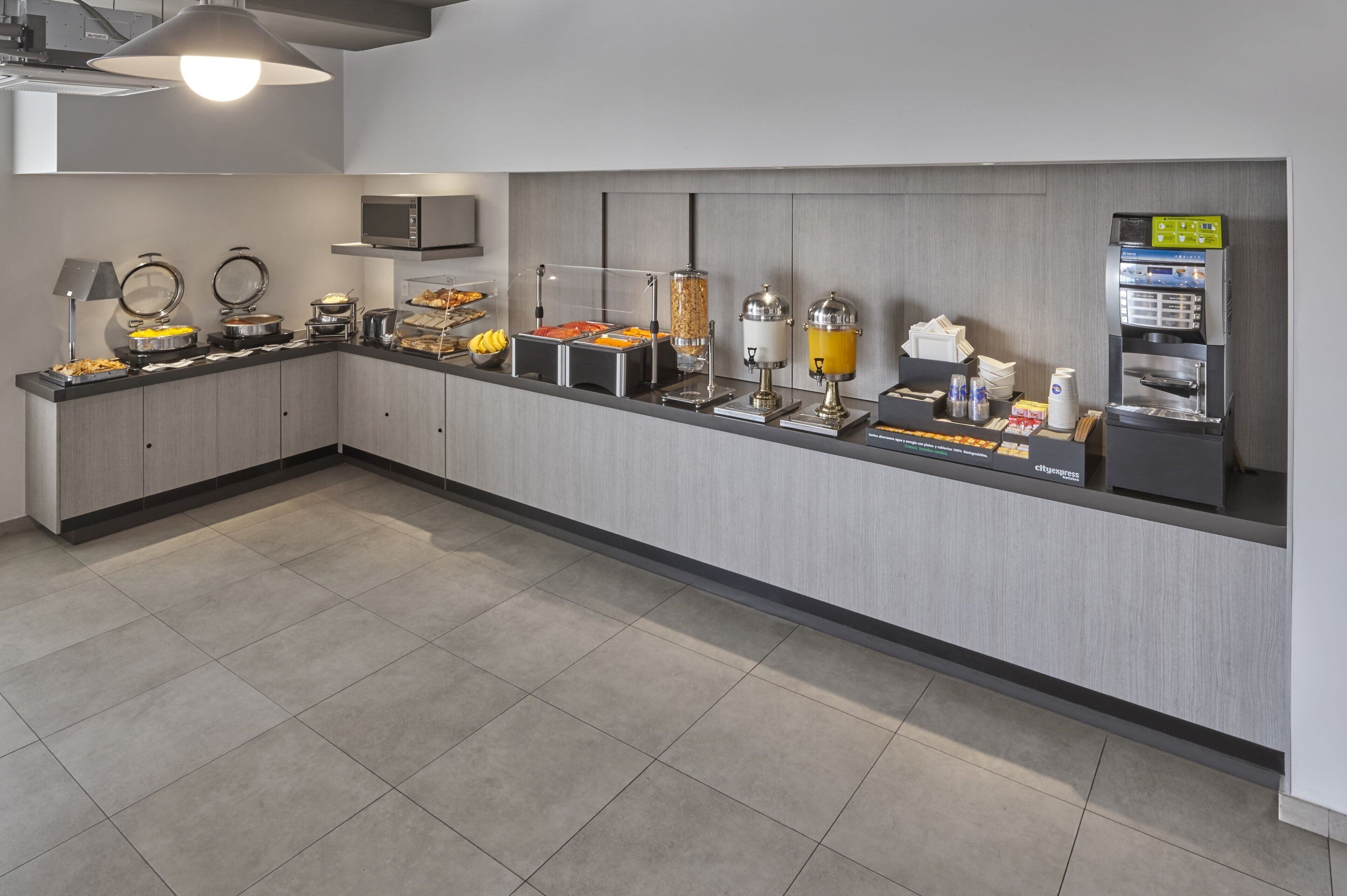 free daily continental breakfast