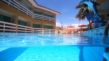 야외 수영장, 수영장 파라솔, 일광욕 의자