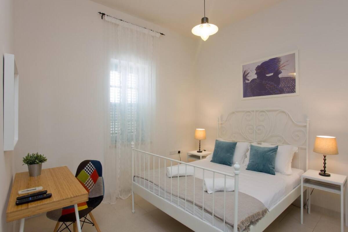 Egyptian cotton sheets, premium bedding, desk, soundproofing