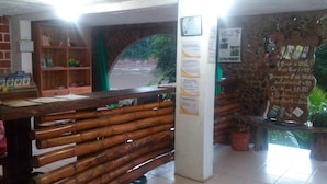 Reception - Hostal El Lobo - Adults Only - Hostel (Rurrenabaque)
