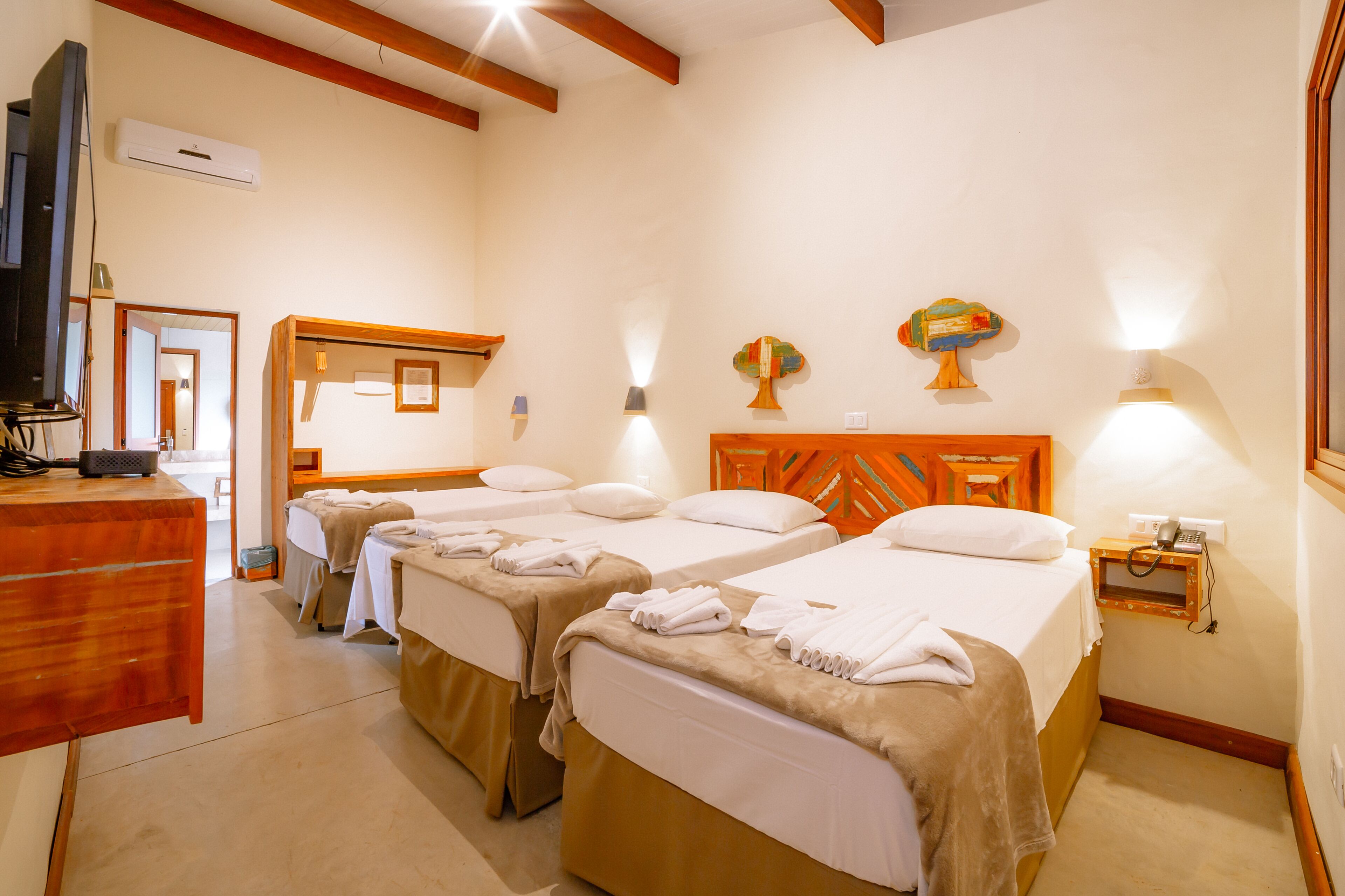 standard room | minibar, in-room safe, free wifi, bed sheets