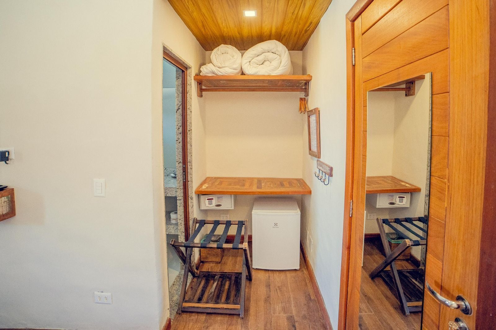 standard room | minibar, in-room safe, free wifi, bed sheets