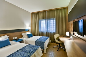 Family Room | In-room safe, desk, blackout curtains, soundproofing - Hilton Garden Inn Santo André (Santo André)