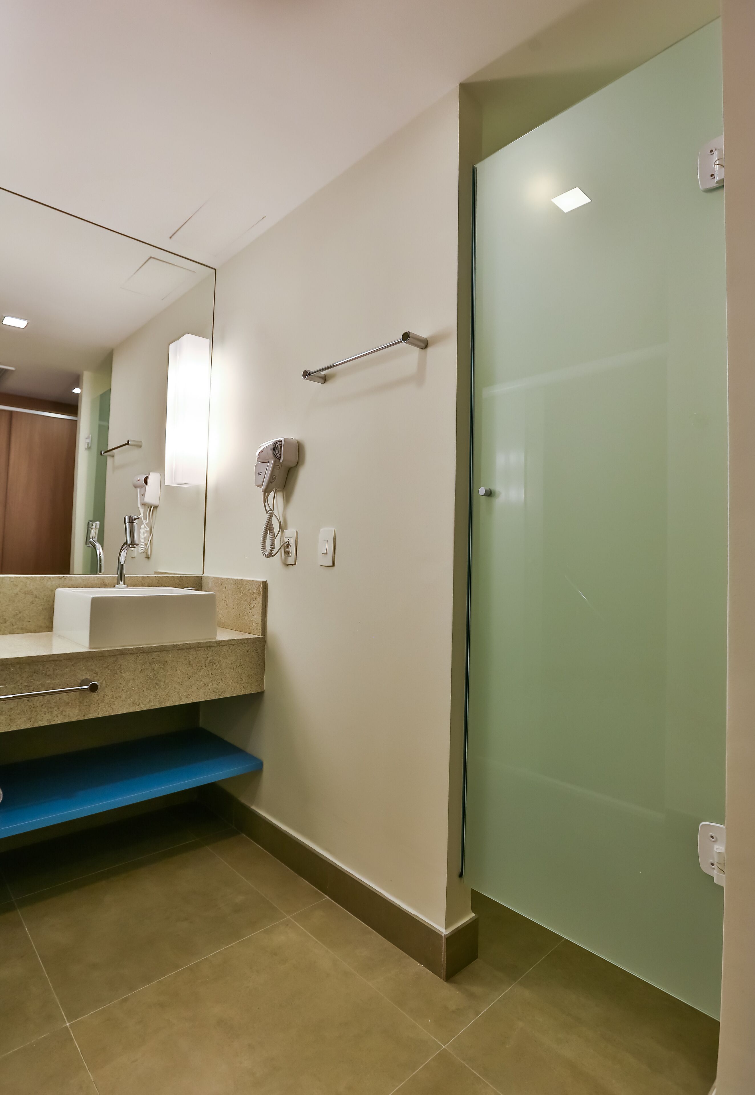 superior single room | bathroom | free toiletries, hair dryer, towels