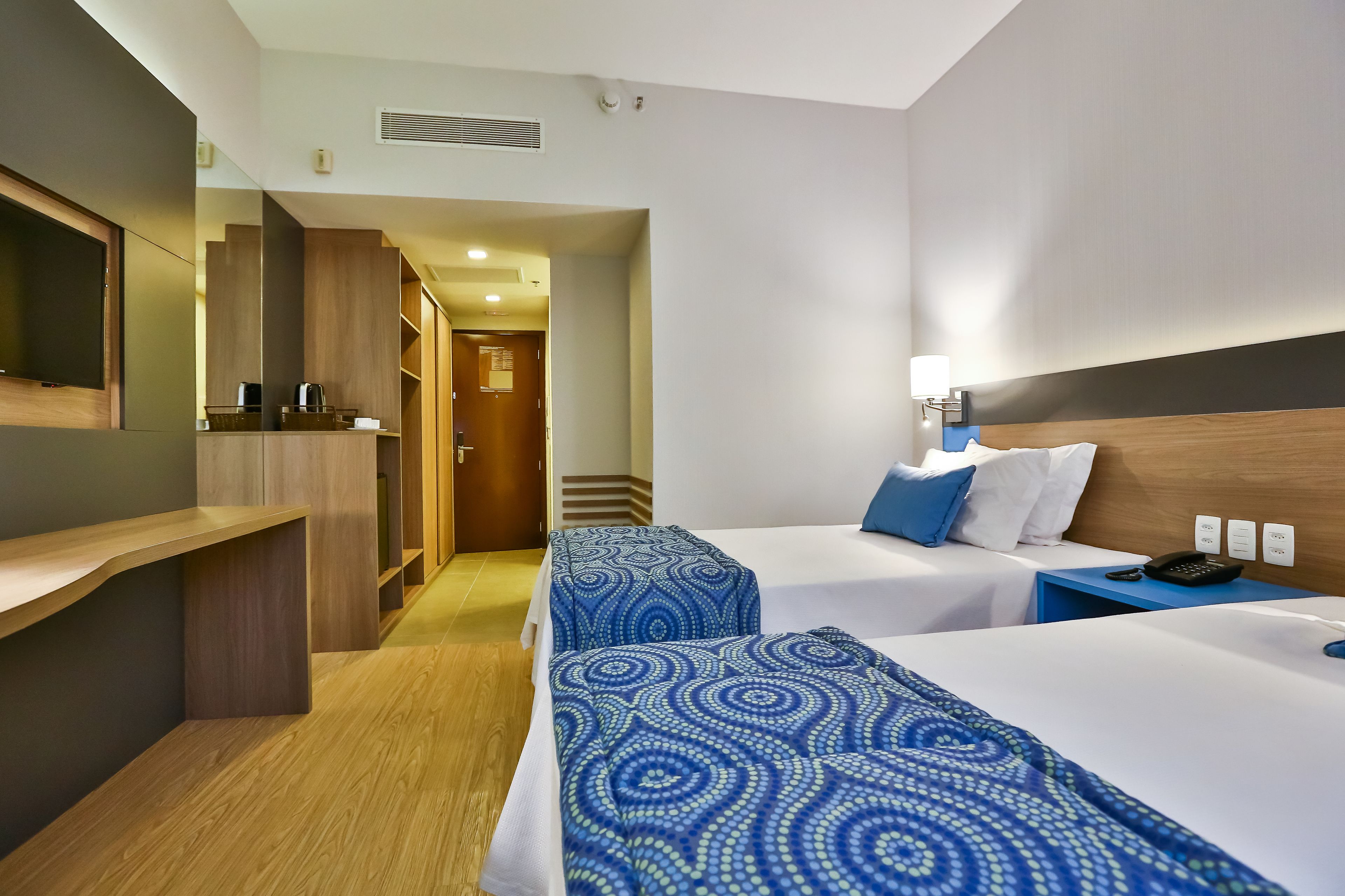 superior single room | 1 bedroom, in-room safe, desk, blackout curtains