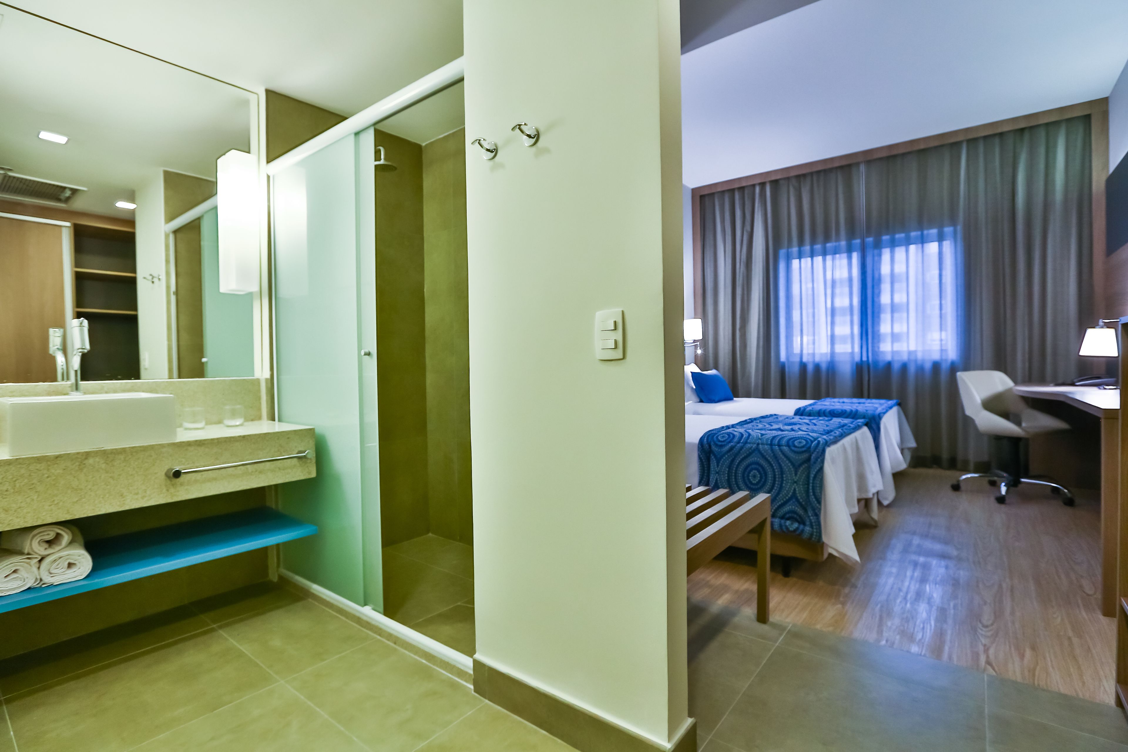 Superior Single Room | Bathroom | Free toiletries, hair dryer, towels
