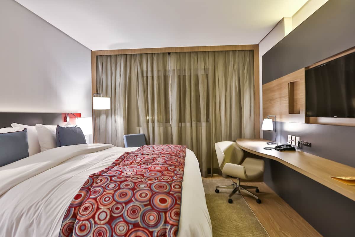 Deluxe Double Room | 1 bedroom, in-room safe, desk, blackout curtains