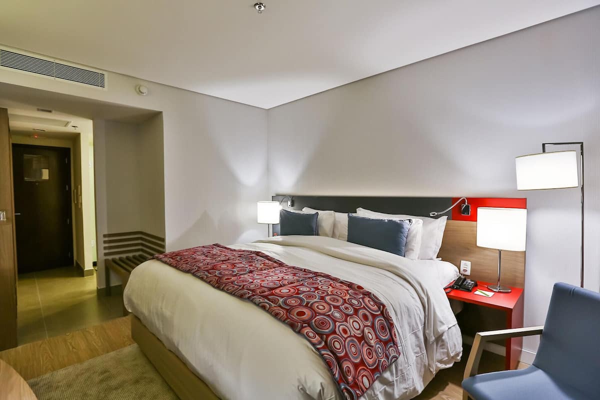 1 bedroom, in-room safe, desk, blackout curtains
