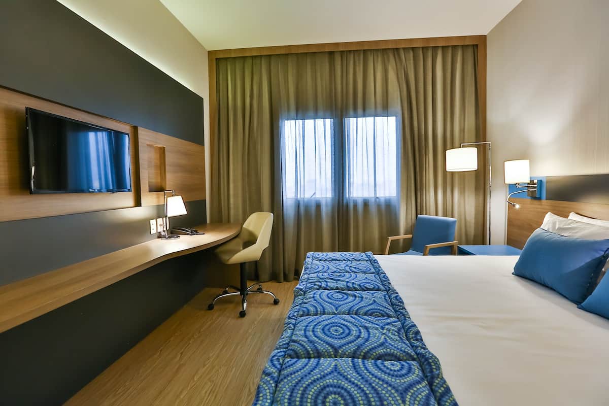 1 bedroom, in-room safe, desk, blackout curtains