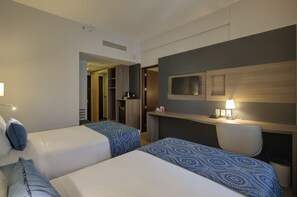 Family Room | In-room safe, desk, blackout drapes, soundproofing - Hilton Garden Inn Santo André (Santo André)