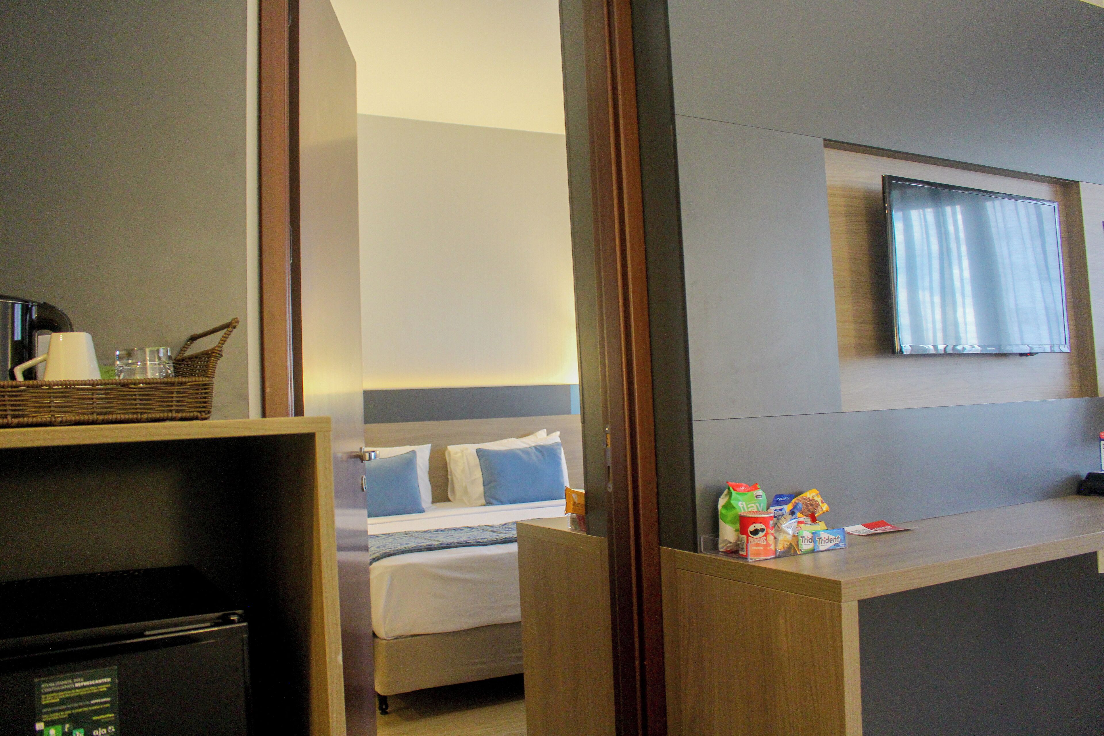 family room | 1 bedroom, in-room safe, desk, blackout curtains