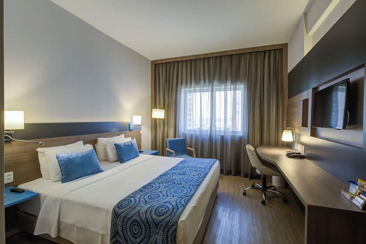 Superior Double Room | 1 bedroom, in-room safe, desk, blackout curtains