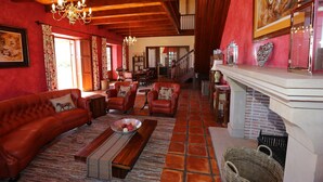 Family House, 3 Bedrooms (Eland House) | Fireplace - Doornbosch Game Lodge and Guest Houses (Baardskeerdersbos)
